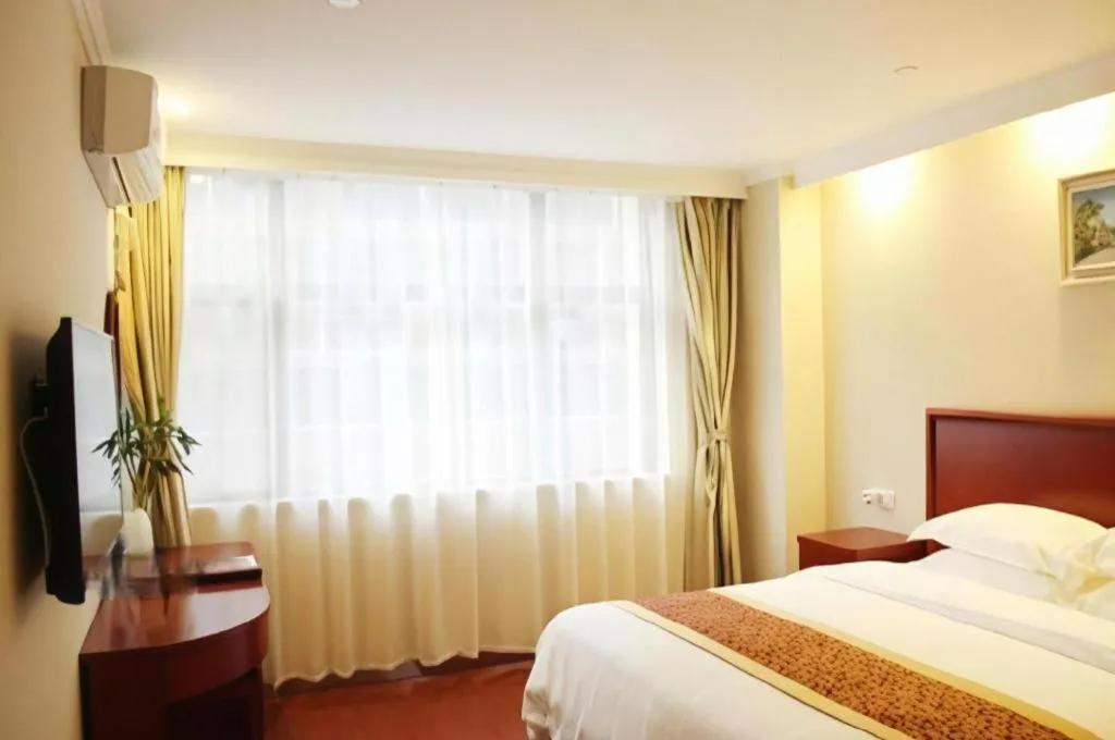 Bed in GreenTree Inn Huainan Shou County Zijin Road Express Hotel