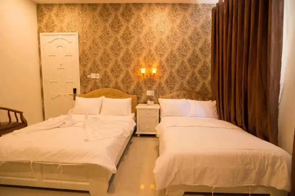 Bed in Royal Hotel Bed in Royal Hotel