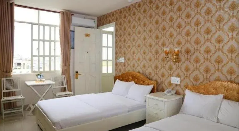 Bed in Royal Hotel Bed in Royal Hotel