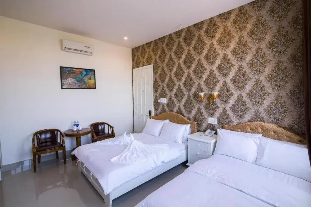 Bed in Royal Hotel Bed in Royal Hotel