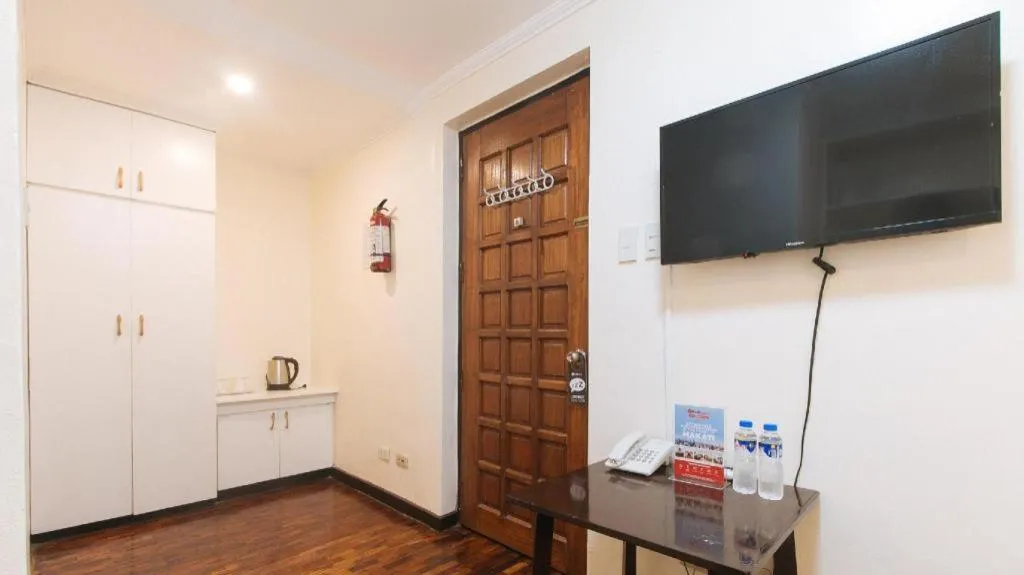 Greenbelt Makati - Vaccinated Staff