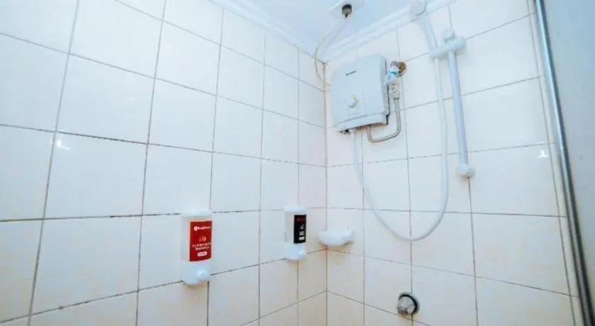 Greenbelt Makati - Vaccinated Staff