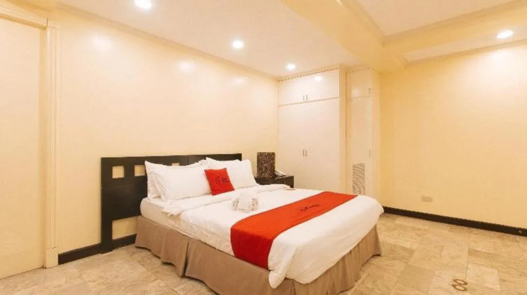 Bed in Greenbelt Makati - Vaccinated Staff