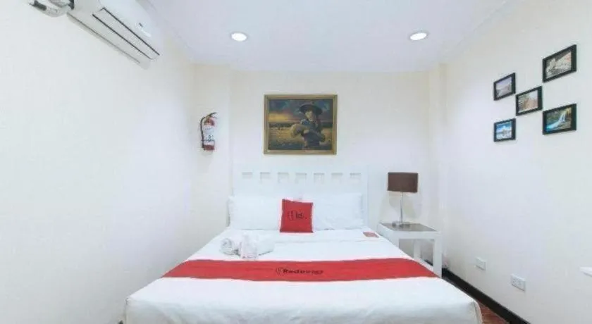 Bed in Greenbelt Makati - Vaccinated Staff