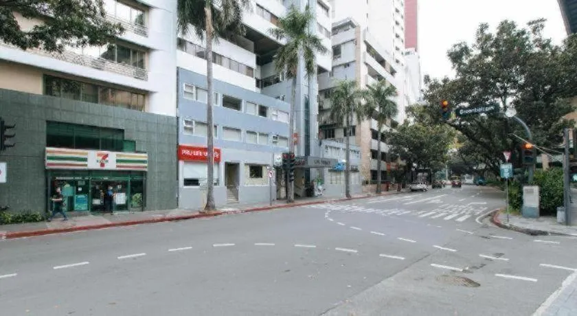 Greenbelt Makati - Vaccinated Staff