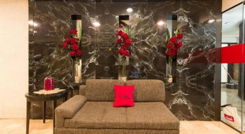 Greenbelt Makati - Vaccinated Staff