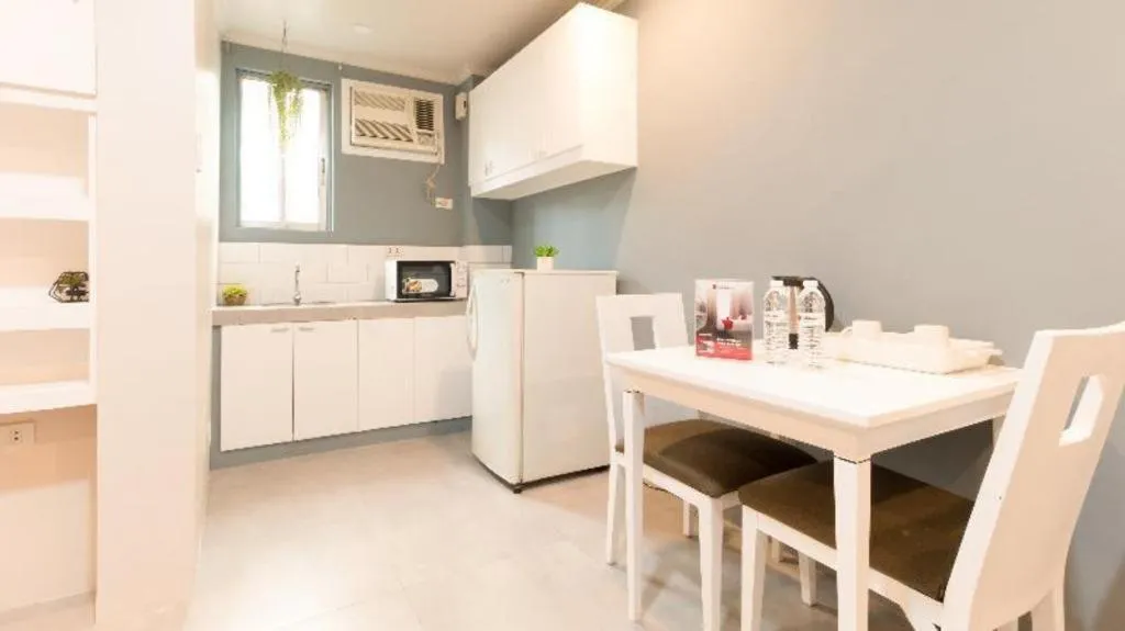 Greenbelt Makati - Vaccinated Staff