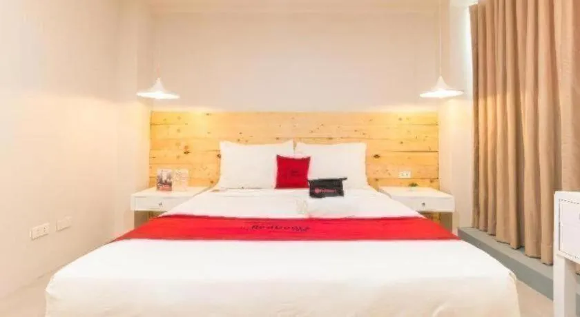 Bed in Greenbelt Makati - Vaccinated Staff