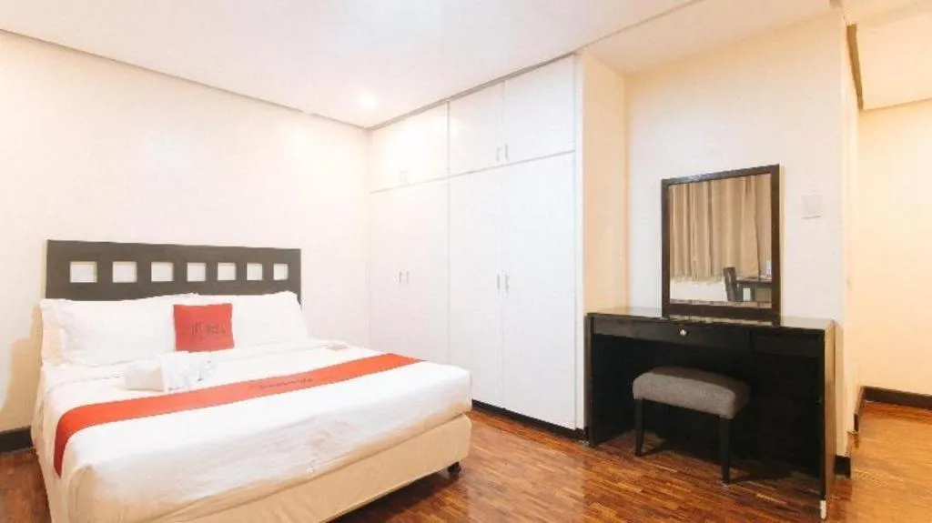 Bed in Greenbelt Makati - Vaccinated Staff