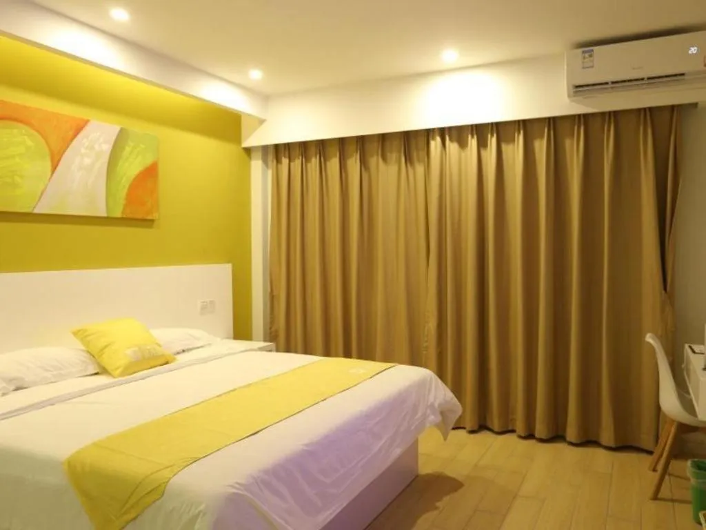 Bed in Shell Qionghai Jinhai Road Hotel