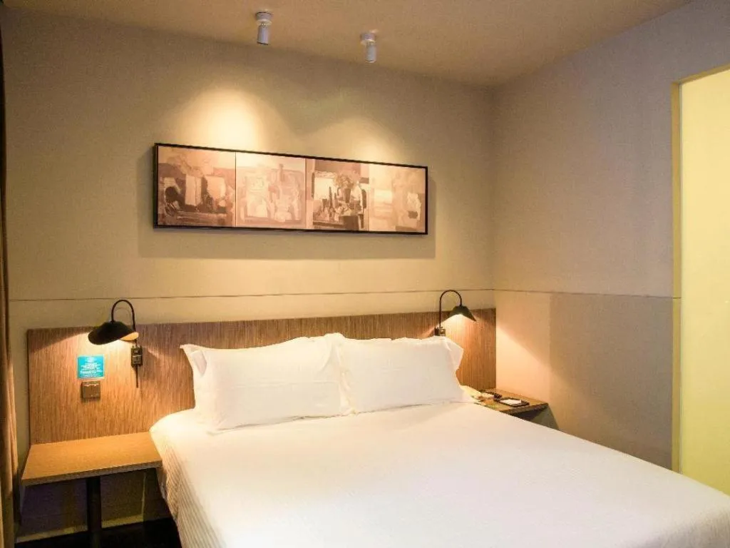 Bed in Jinjiang Inn Select Foshan Nanhai Guicheng Metro Station