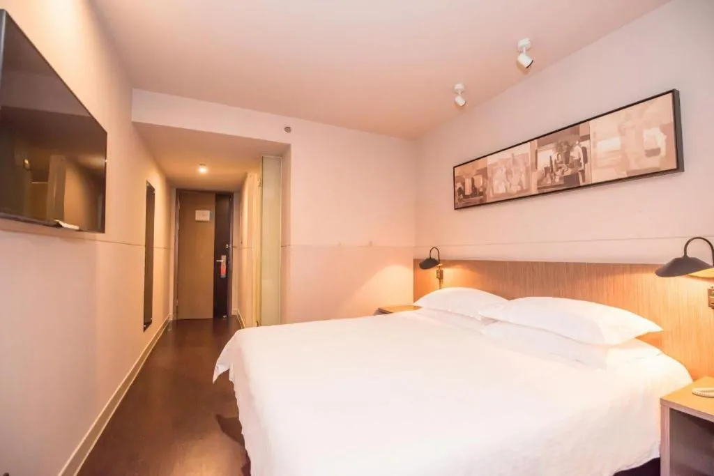 Bed in Jinjiang Inn Select Foshan Nanhai Guicheng Metro Station