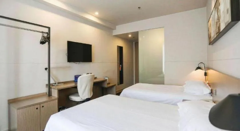 Bed in Jinjiang Inn Select Beijing Wukesong