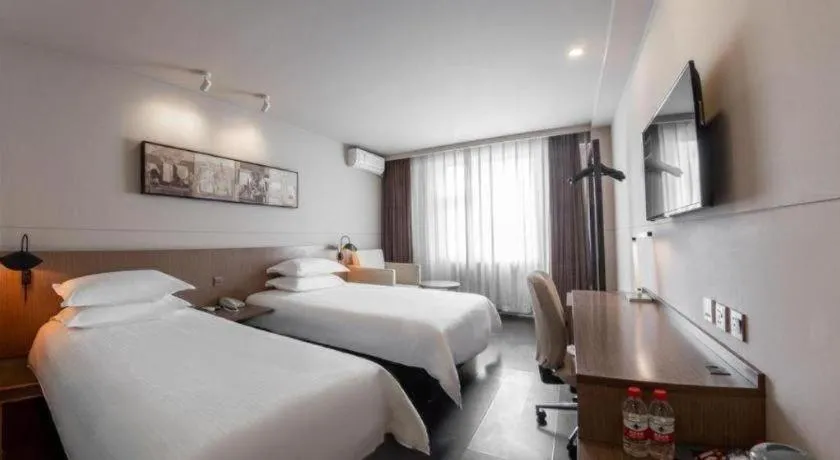 Bed in Jinjiang Inn Select Beijing Wukesong