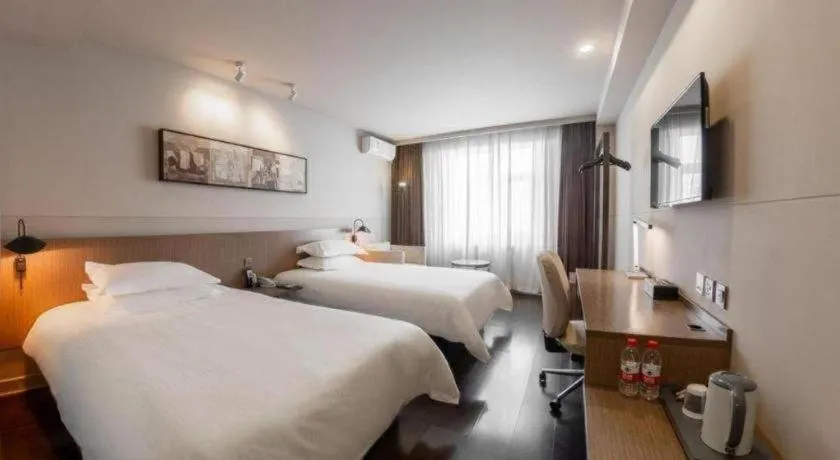 Bed in Jinjiang Inn Select Beijing Wukesong