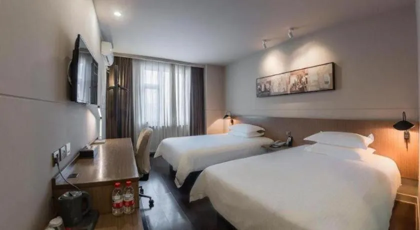 Bed in Jinjiang Inn Select Beijing Wukesong