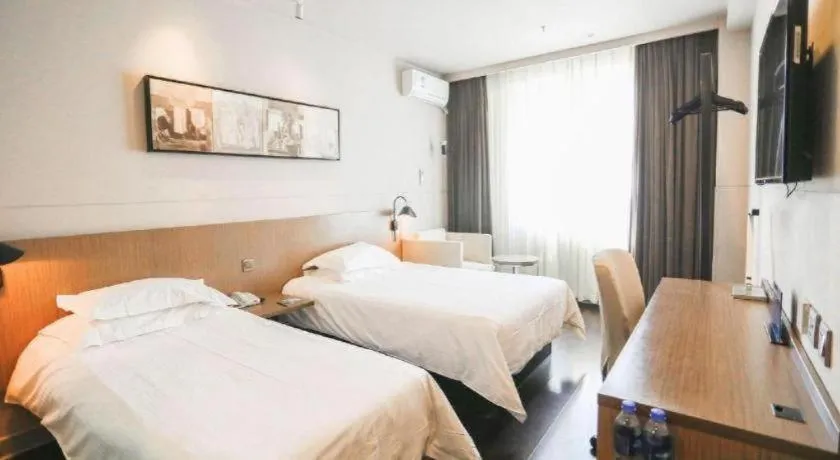 Bed in Jinjiang Inn Select Beijing Wukesong