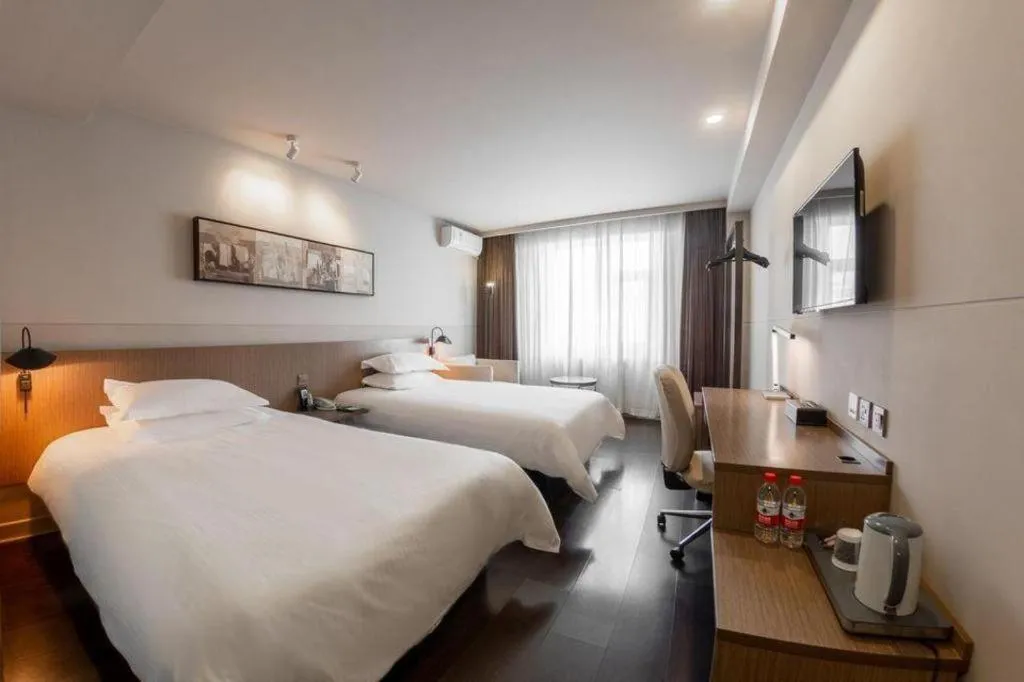 Bed in Jinjiang Inn Select Beijing Wukesong
