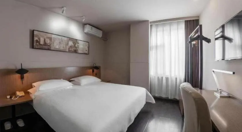 Bed in Jinjiang Inn Select Beijing Wukesong
