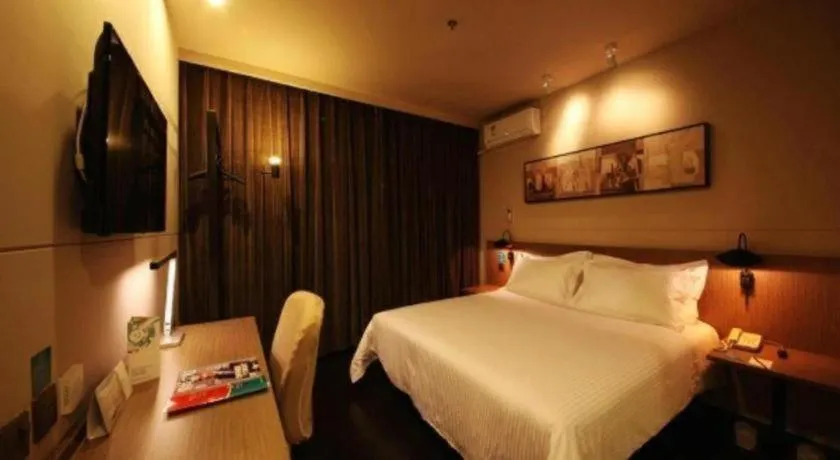 Bed in Jinjiang Inn Select Beijing Wukesong