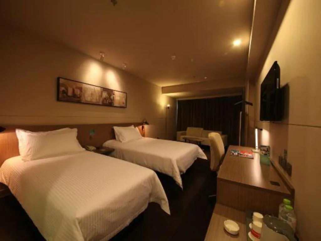 Bed in Jinjiang Inn Select Beijing Wukesong