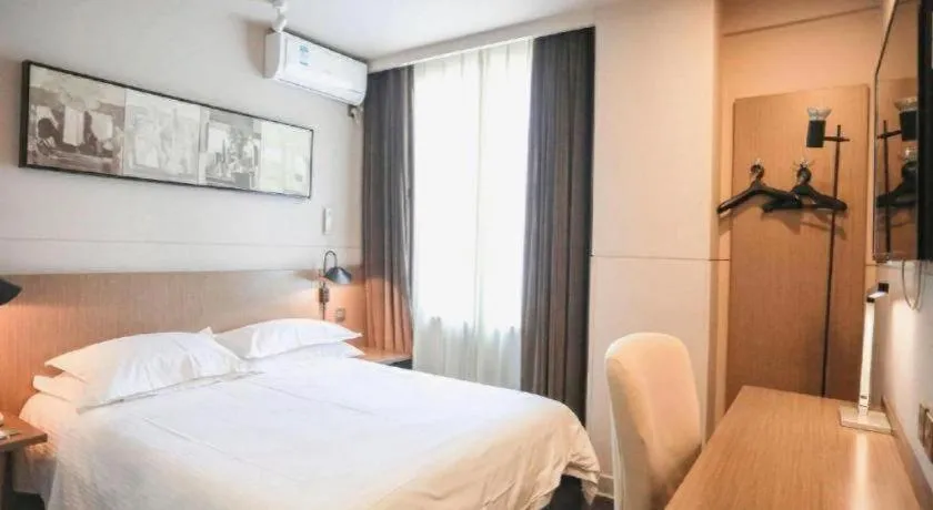 Bed in Jinjiang Inn Select Beijing Wukesong