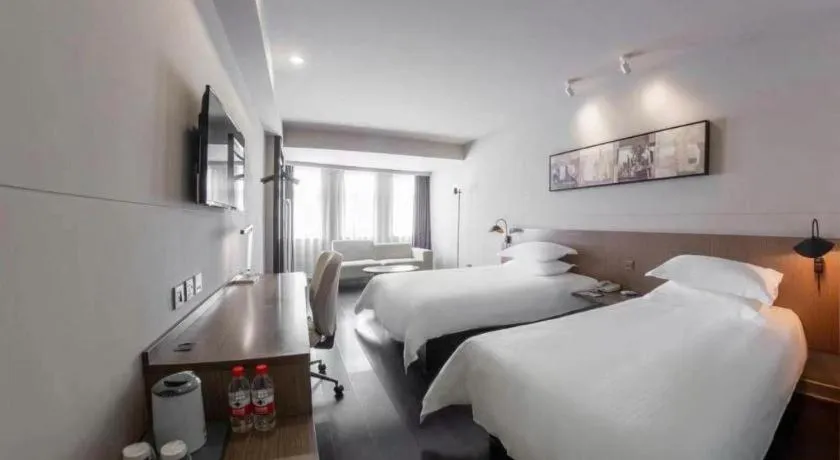 Bed in Jinjiang Inn Select Beijing Wukesong