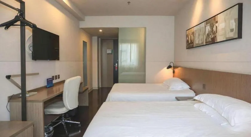 Bed in Jinjiang Inn Select Beijing Wukesong