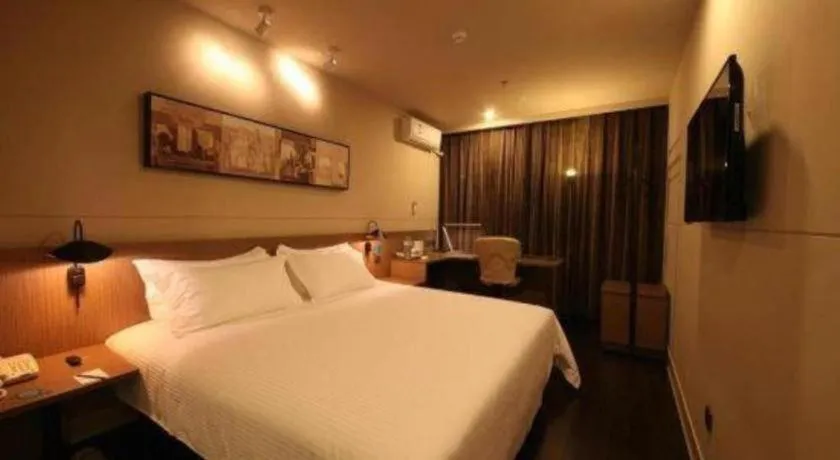 Bed in Jinjiang Inn Select Beijing Wukesong