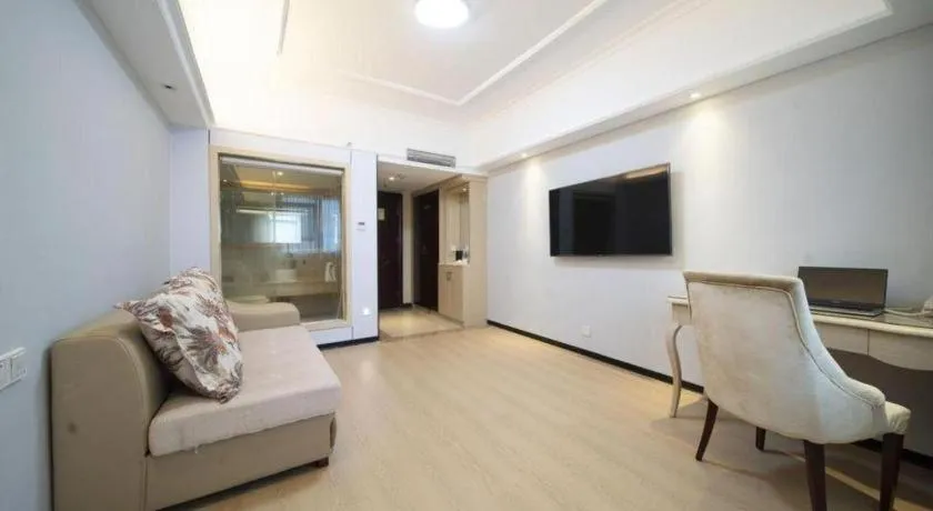 Vienna Hotel Shenzhen Pinghu Shuangyong Street Metro Station