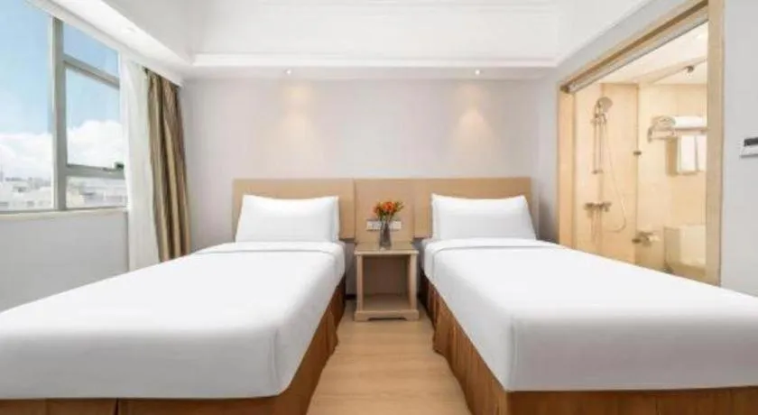Bed in Vienna Hotel Shenzhen Pinghu Shuangyong Street Metro Station