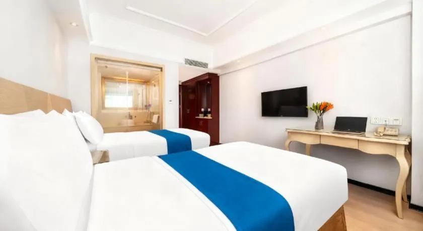 Bed in Vienna Hotel Shenzhen Pinghu Shuangyong Street Metro Station