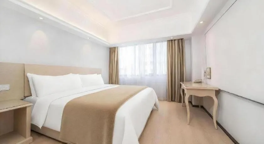 Bed in Vienna Hotel Shenzhen Pinghu Shuangyong Street Metro Station