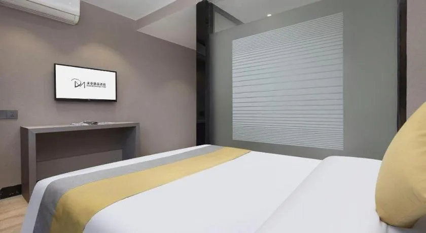 Bed in Vienna Hotel Shenzhen Pinghu Shuangyong Street Metro Station