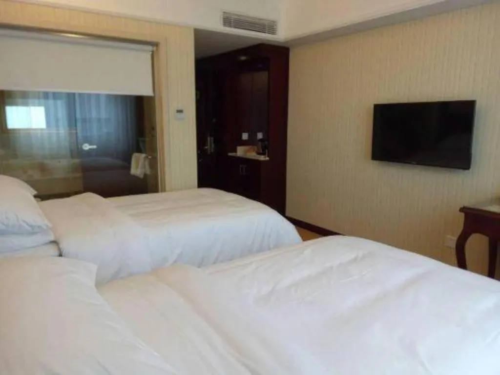 Bed in Vienna Hotel Shenzhen Pinghu Shuangyong Street Metro Station