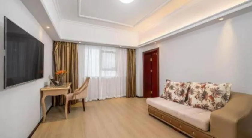 Vienna Hotel Shenzhen Pinghu Shuangyong Street Metro Station