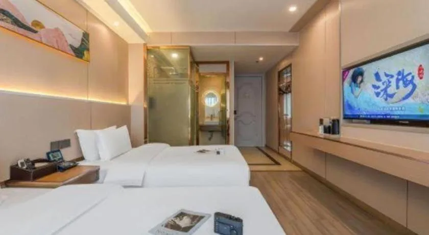 Bed in Vienna Hotel Shenzhen Pinghu Shuangyong Street Metro Station