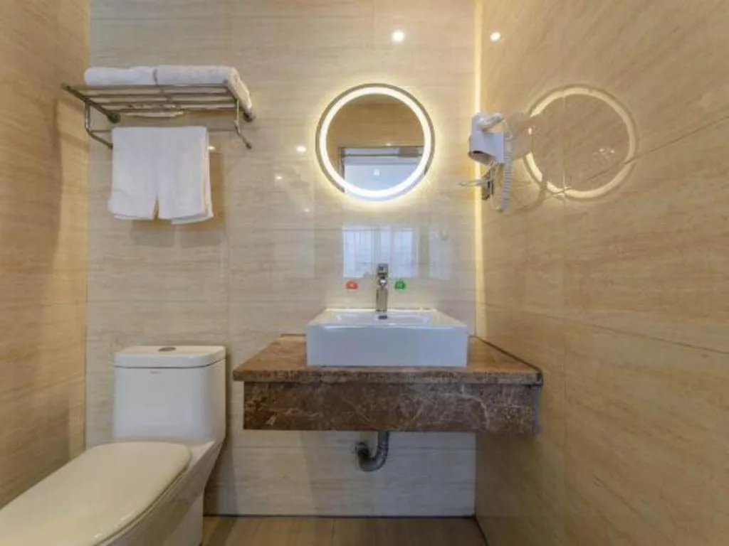 Vienna Hotel Shenzhen Pinghu Shuangyong Street Metro Station