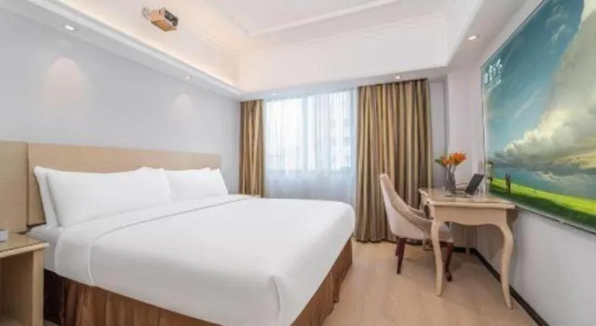 Bed in Vienna Hotel Shenzhen Pinghu Shuangyong Street Metro Station