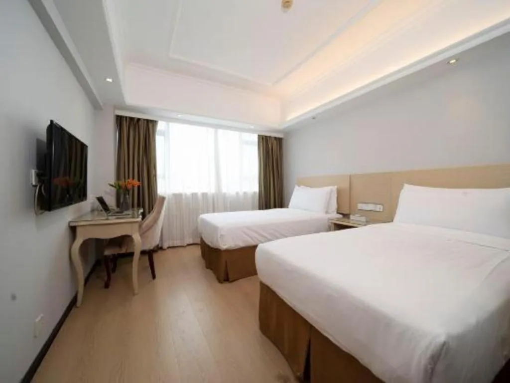Bed in Vienna Hotel Shenzhen Pinghu Shuangyong Street Metro Station