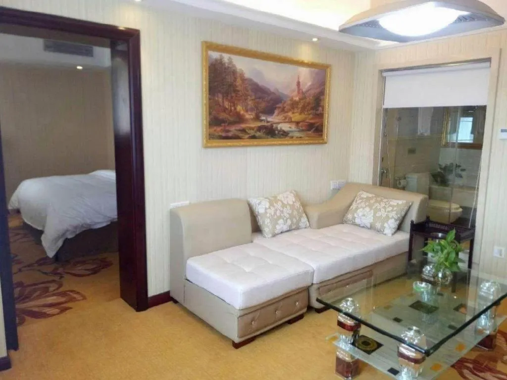 Vienna Hotel Shenzhen Pinghu Shuangyong Street Metro Station