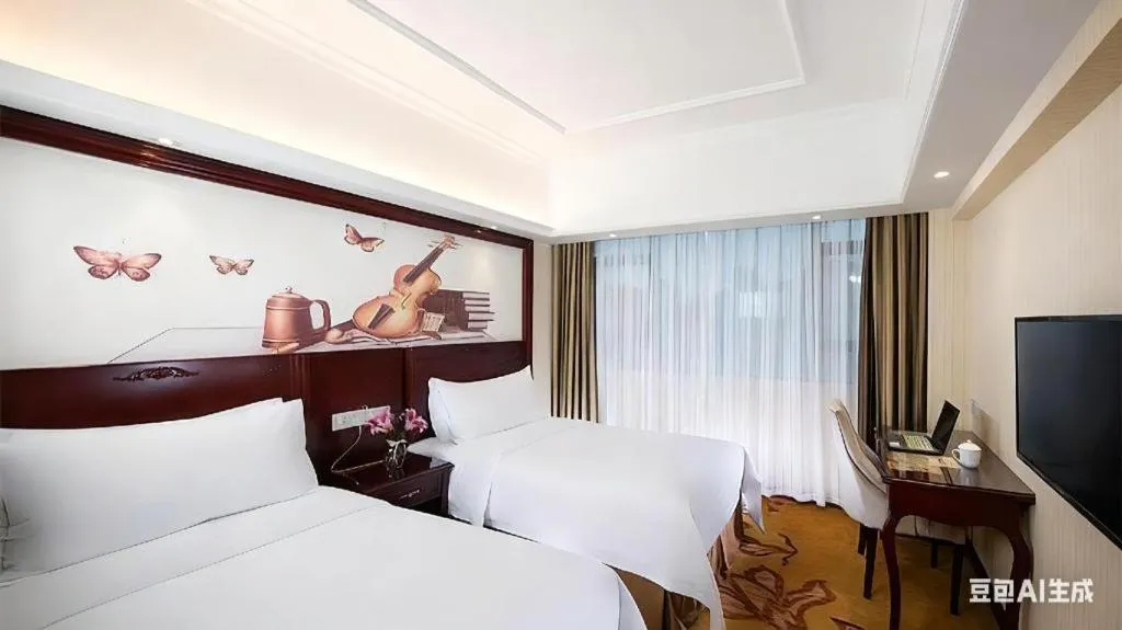 Bed in Vienna Hotel Shenzhen Pinghu Shuangyong Street Metro Station