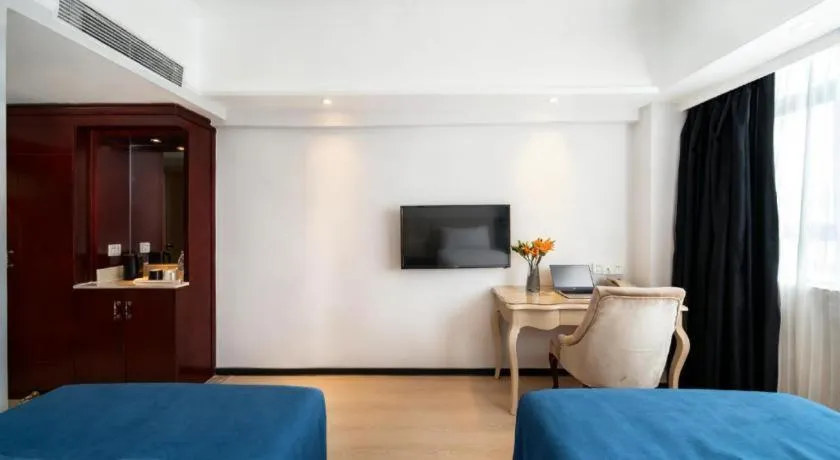 Bed in Vienna Hotel Shenzhen Pinghu Shuangyong Street Metro Station