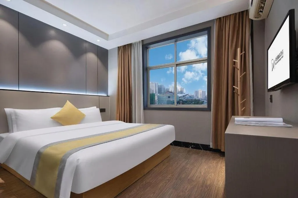 Bed in Vienna Hotel Shenzhen Pinghu Shuangyong Street Metro Station