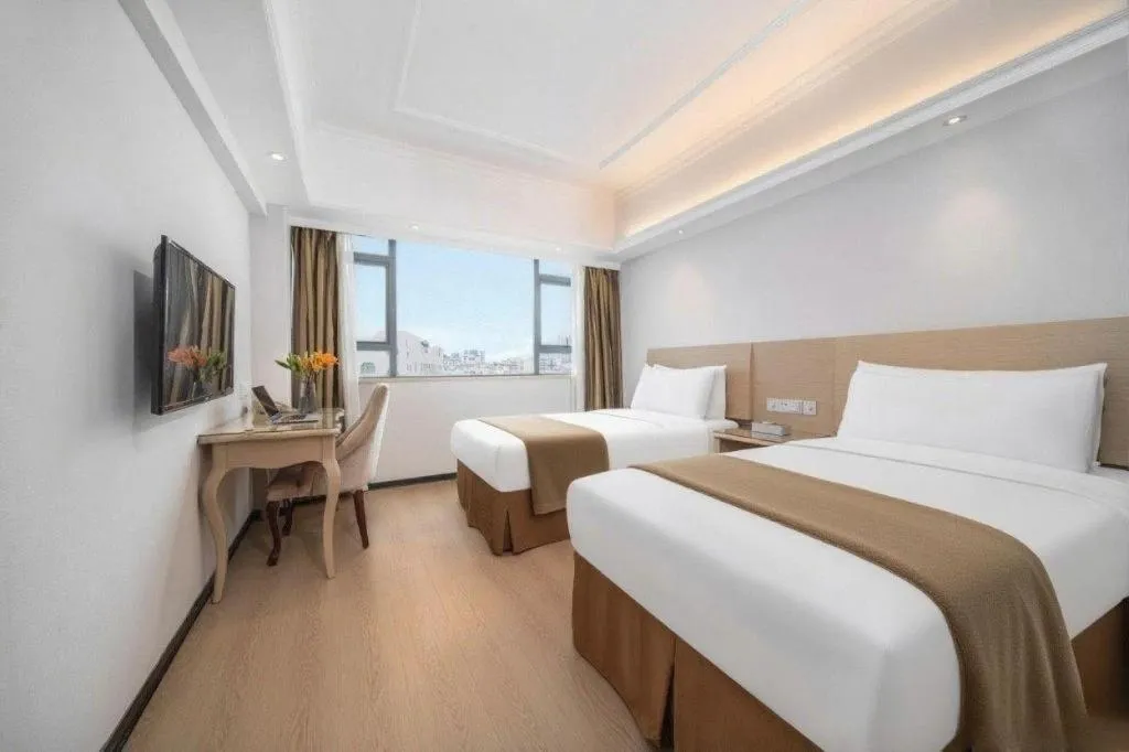 Bed in Vienna Hotel Shenzhen Pinghu Shuangyong Street Metro Station