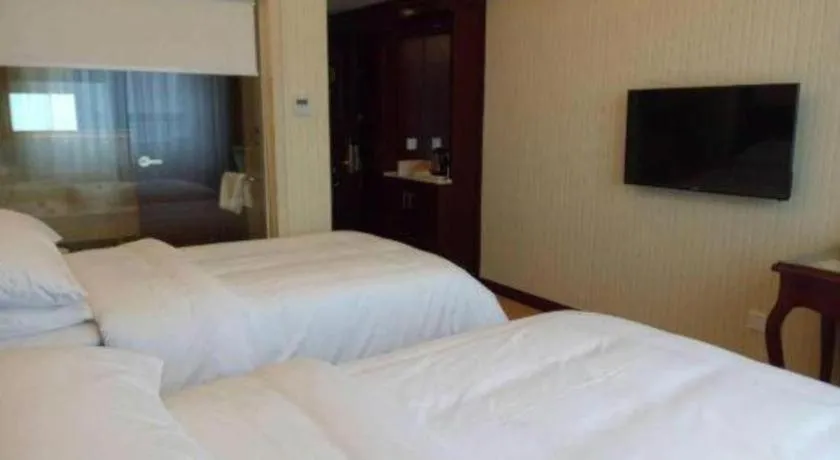 Bed in Vienna Hotel Shenzhen Pinghu Shuangyong Street Metro Station