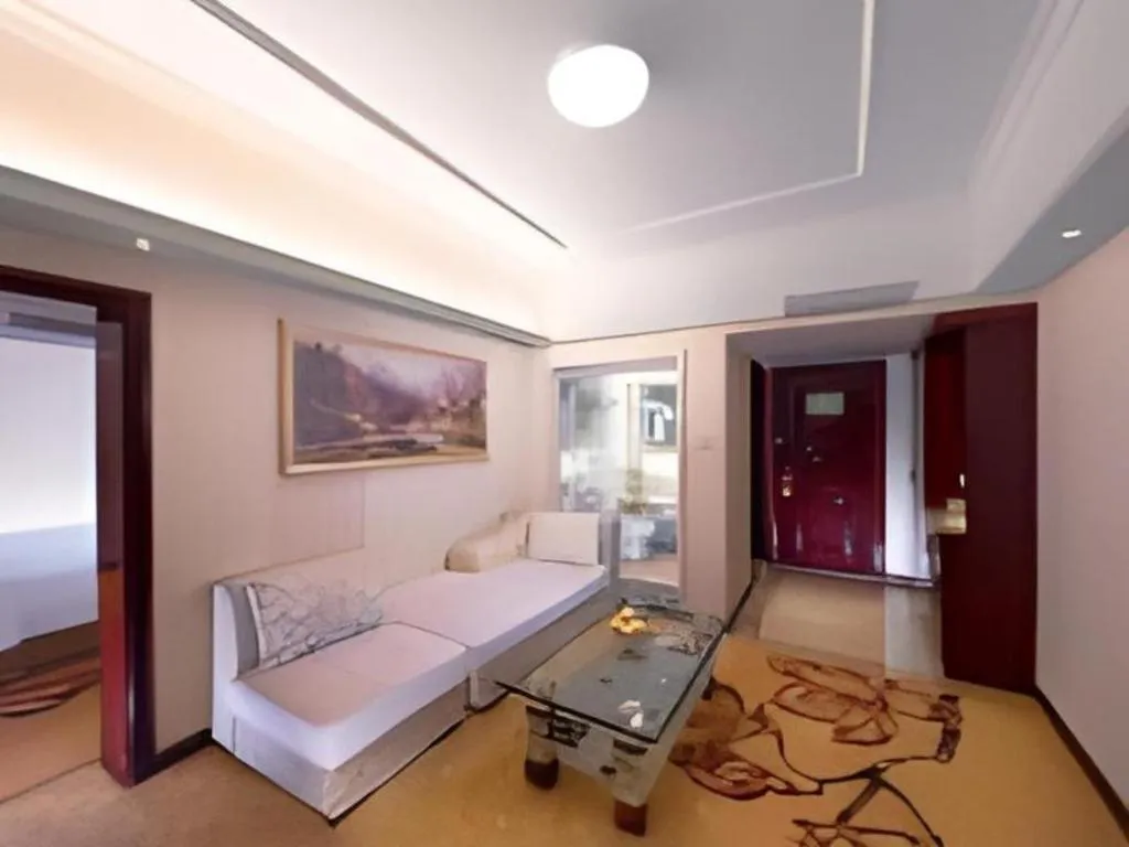 Bed in Vienna Hotel Shenzhen Pinghu Shuangyong Street Metro Station