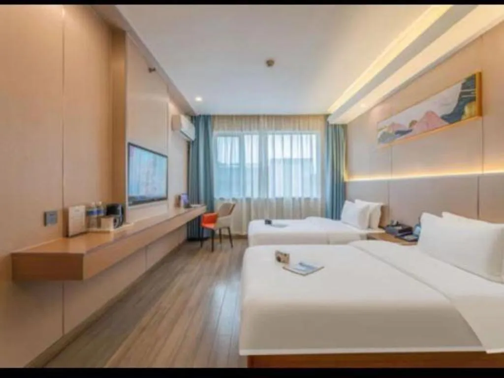 Bed in Vienna Hotel Shenzhen Pinghu Shuangyong Street Metro Station