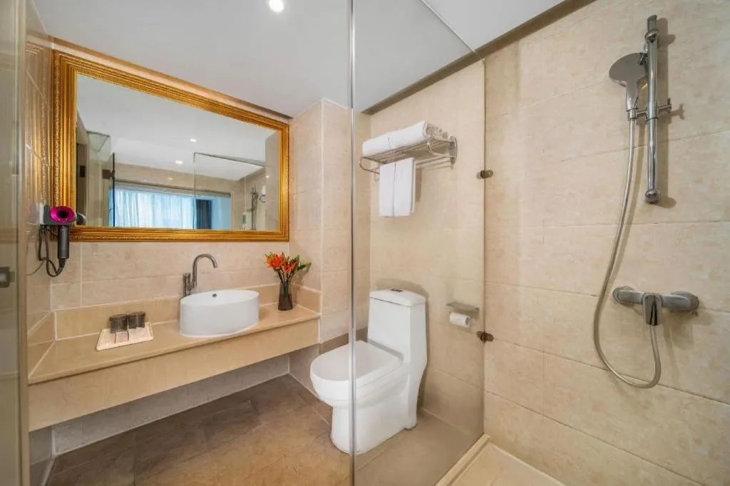 Vienna Hotel Shenzhen Pinghu Shuangyong Street Metro Station