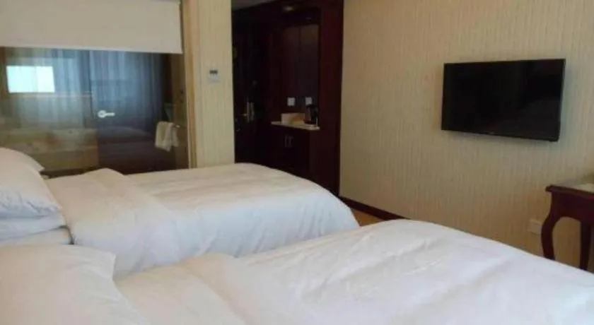 Bed in Vienna Hotel Shenzhen Pinghu Shuangyong Street Metro Station